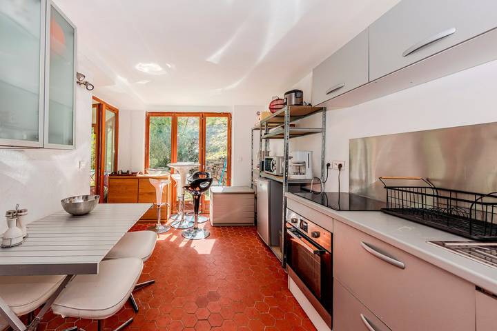 Location de vacances pour 10 personnes, avec piscine ainsi que balcon et jardin à Salernes - 3