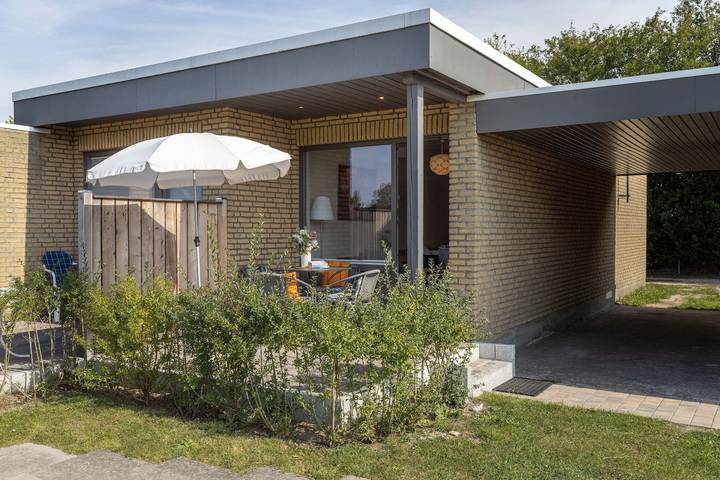 Bungalow für 4 Personen, mit Terrasse und Garten, kinderfreundlich in Lensterstrand