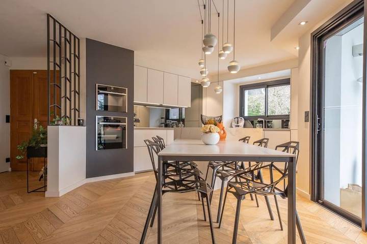 Location de vacances pour 8 personnes, avec jardin et vue ainsi que piscine et vue sur le lac à Annecy-le-Vieux - 4