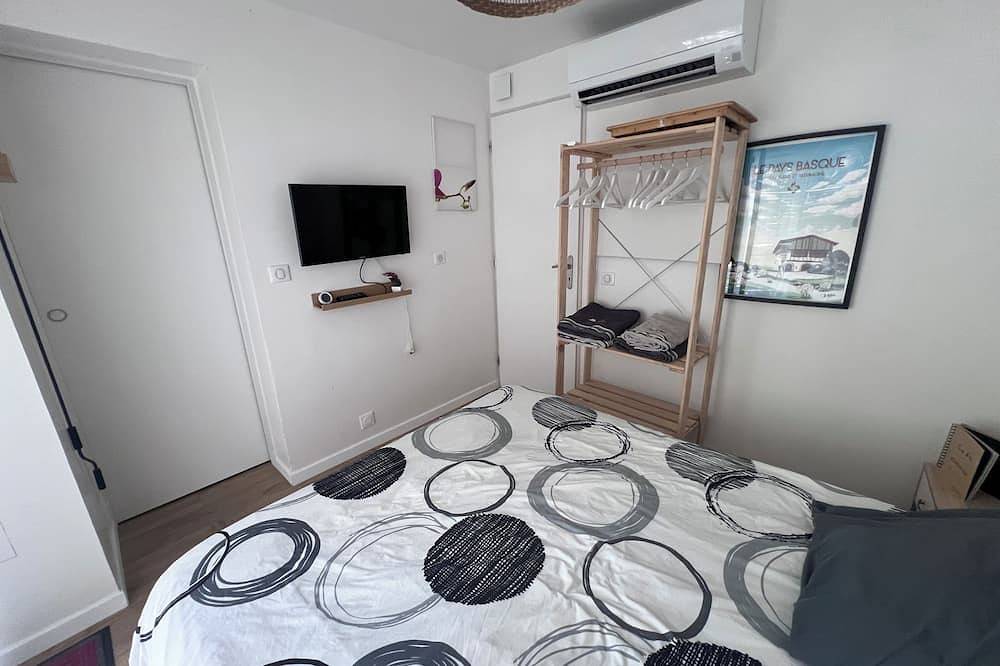 Chambre Avec Piscine Et Climatisation. in Cambo-les-Bains, Région de Bayonne
