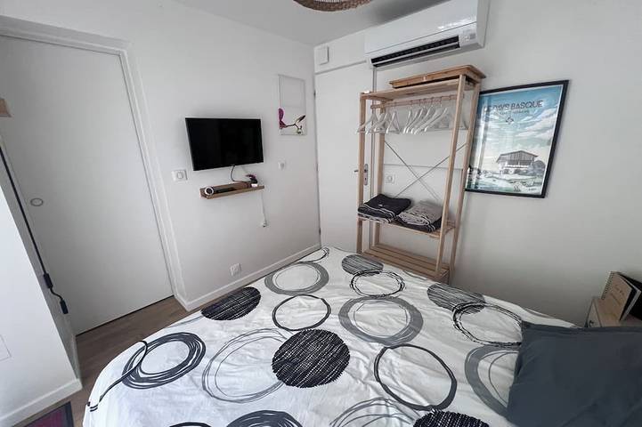 Chambre Avec Piscine Et Climatisation. in Cambo-les-Bains, Région de Bayonne