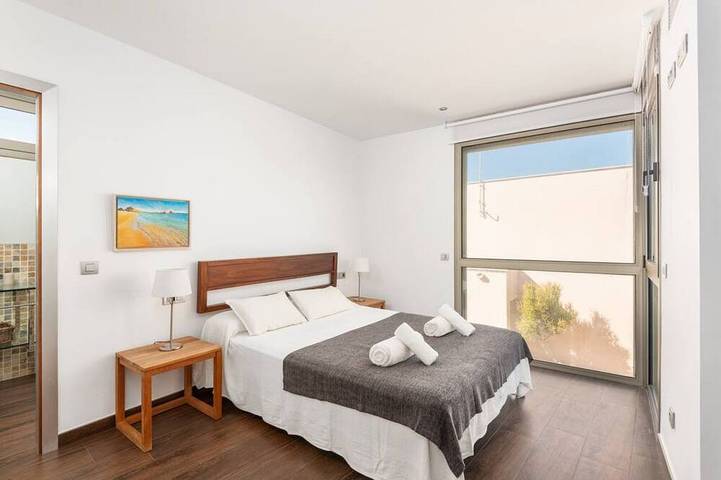 Modern Villa, Port Views, Jacuzzi & Pool, Full AC in Son Vilar, Maó
