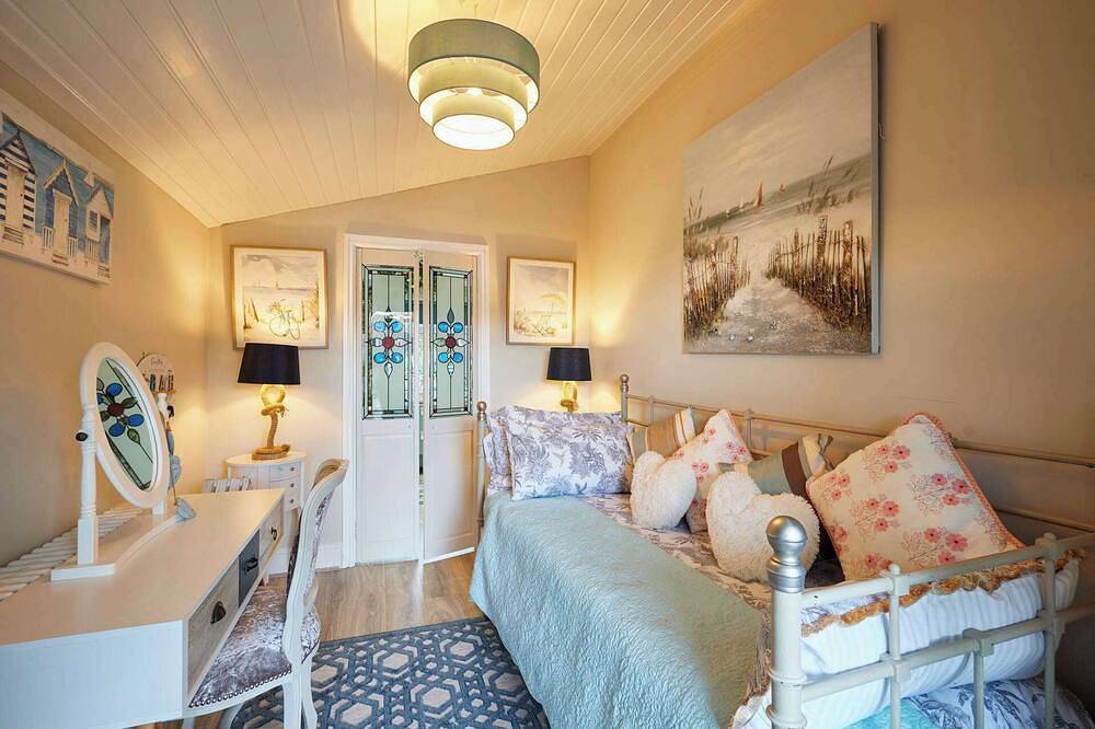 Host & Stay | The Cheeky Squirrel in New Brighton (Merseyside), Merseyside