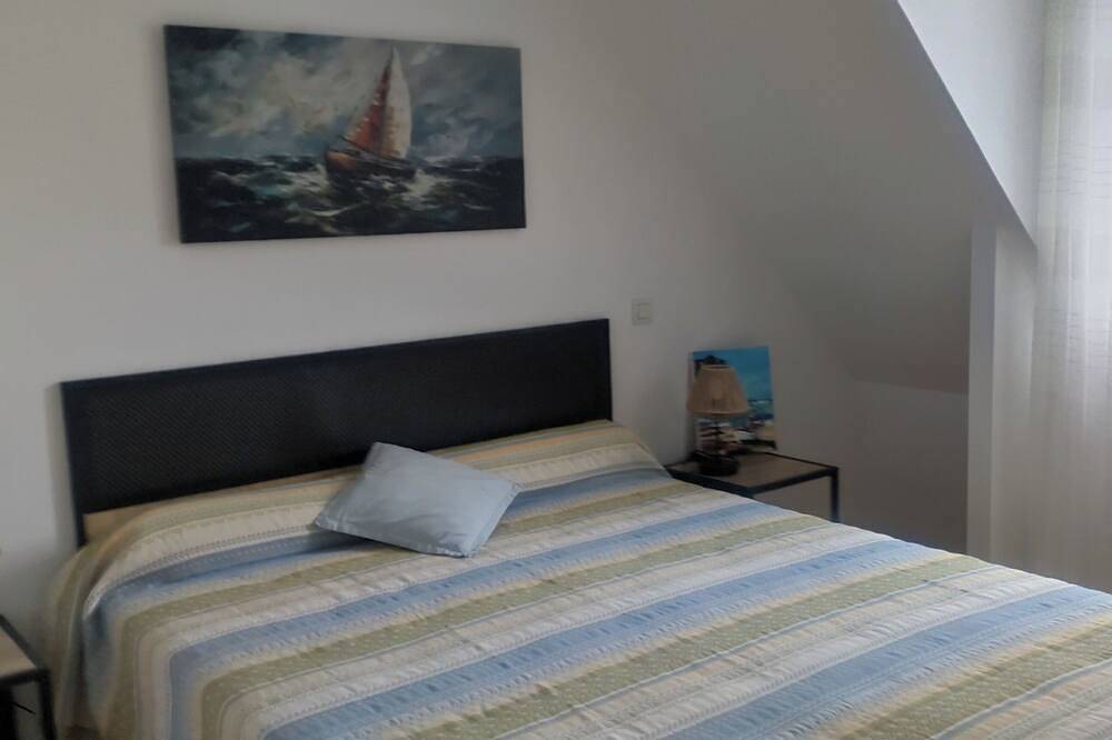 Enclosed garden, Close to shops and leisure facilities, 300m from the Gulf, Private Parking in Arzon, Côte des Mégalithes