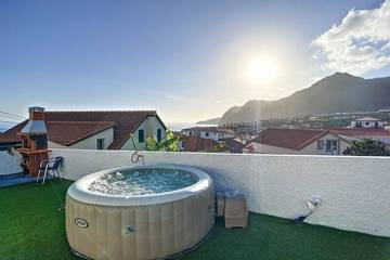 Gîte pour 4 personnes, avec jardin ainsi que balcon et jacuzzi à Caniçal