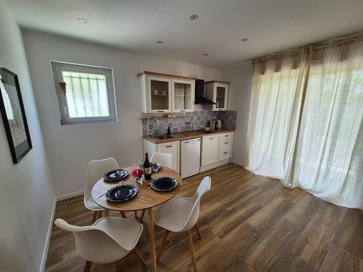 Location de vacances pour 6 personnes, avec piscine et terrasse à Soussans - 3