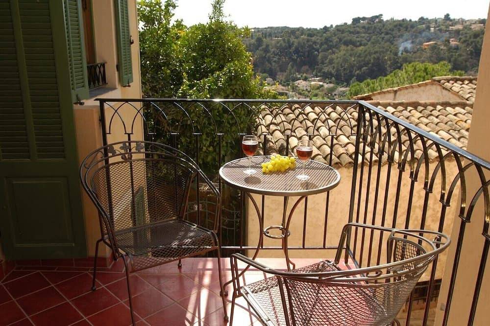 Appartement entier, Appartement romantique avec terrasse dans le centre historique in Biot, Côte méditerranéenne (France)