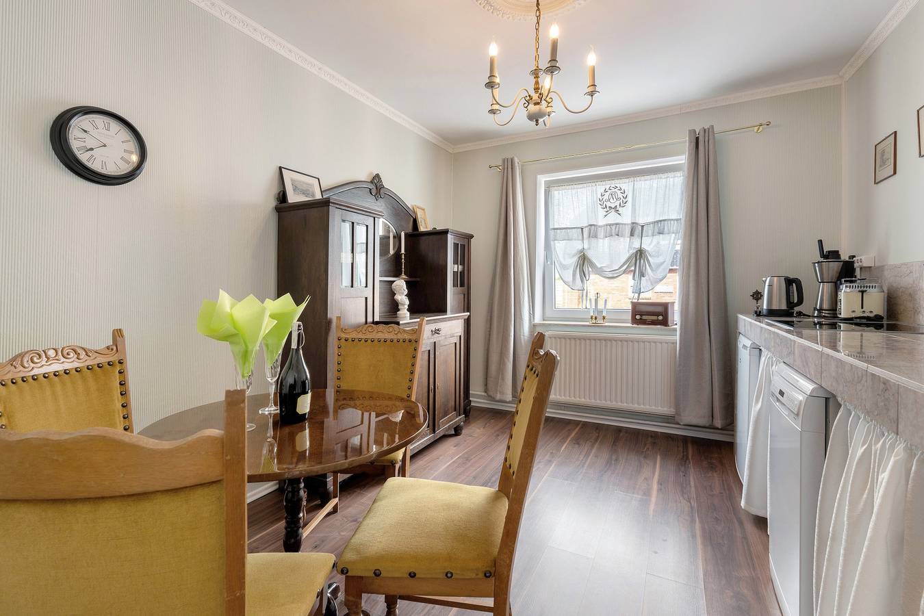 Ganze Wohnung, Ferienwohnung 'Überfahrtsalon' mit Gemeinschaftsgarten und Wi-Fi in Klanxbüll, Nordfriesland