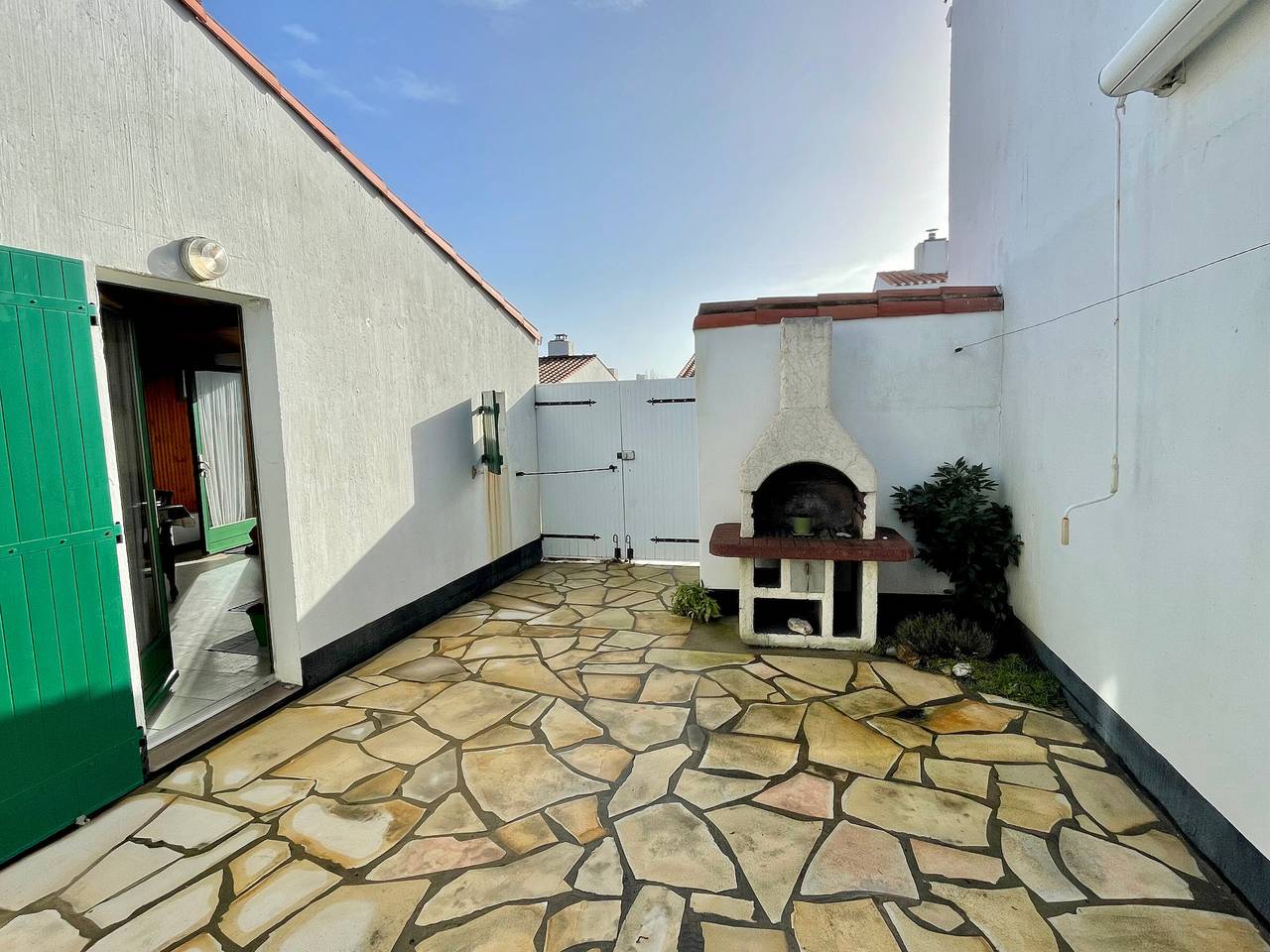 Cozy 2-Bedroom Home with Heated Pool, Tennis & Beach Nearby in Bretignolles-sur-Mer, Loire Valley