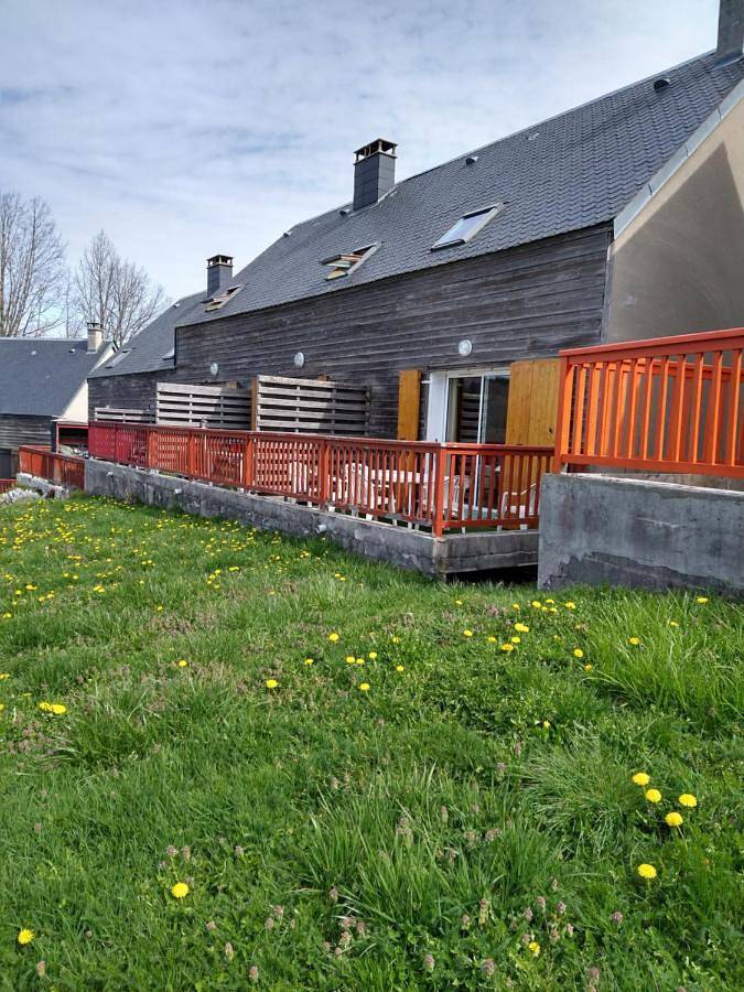 Location de vacances pour 6 personnes, avec Balcon ainsi que Terrasse et Vue dans Lac de la Raviège - 2