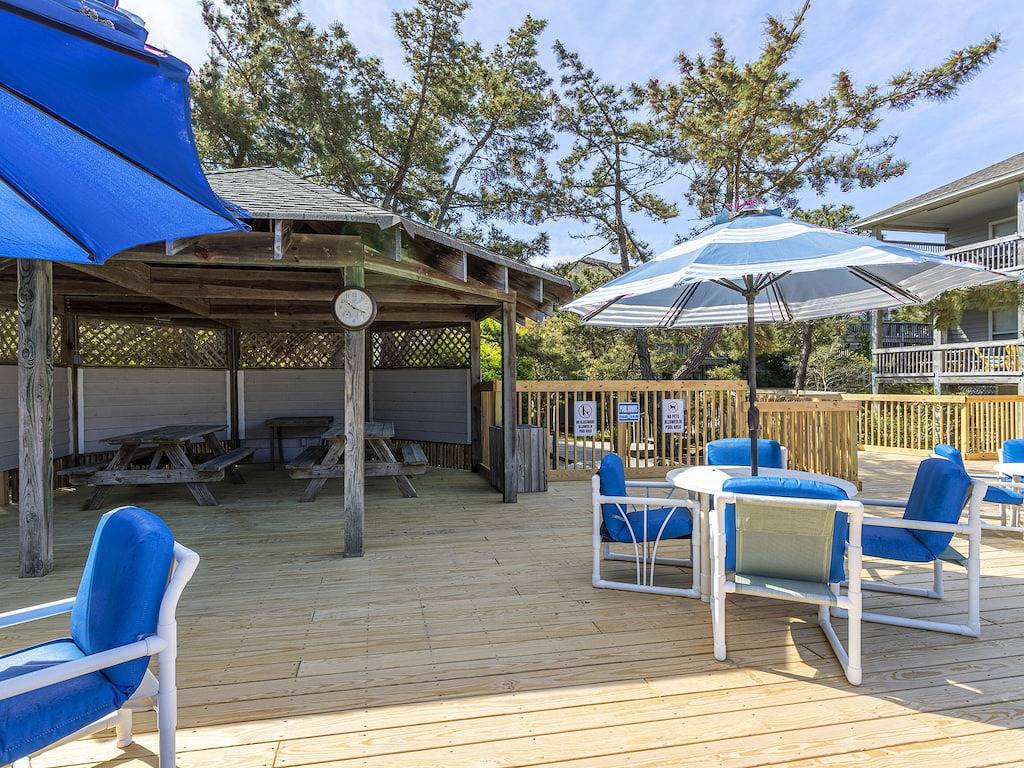 Ganze Wohnung, Corolla Oceanside Condo Just steps from the Beach - sleeps 6 in Corolla, Currituck County