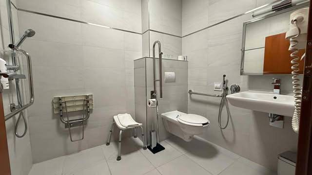 Hôtel pour 2 personnes, avec piscine et jacuzzi ainsi que sauna et jardin à Plzeň - 3