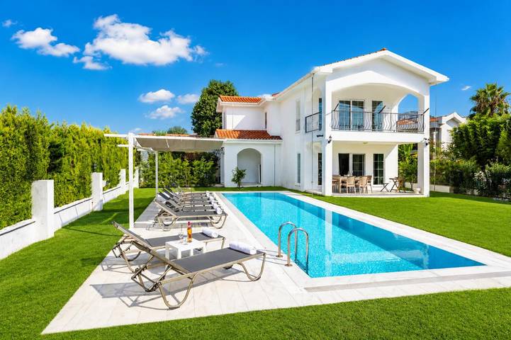 Villa für 8 Personen, mit Balkon und Garten - 1