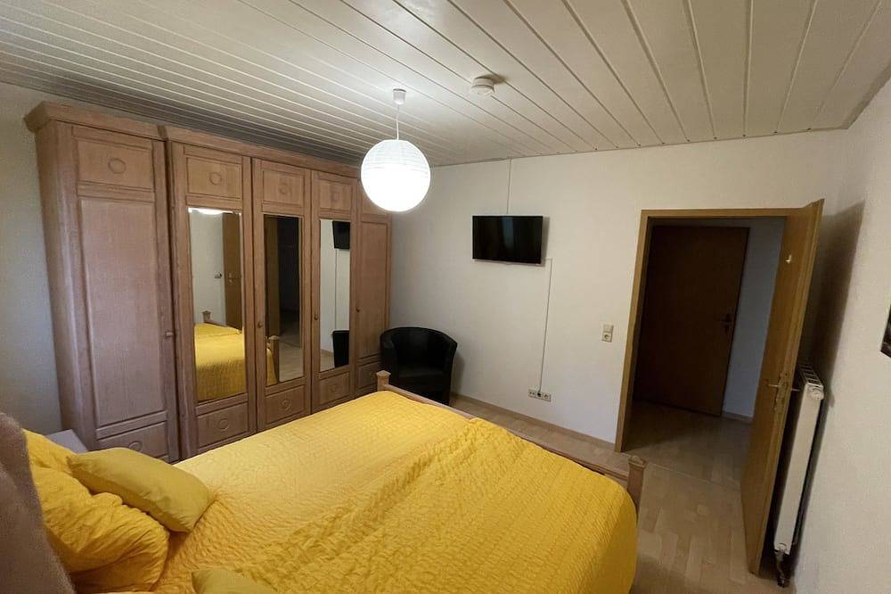 Ganze Wohnung, Große Ferienwohnung in idyllischer Lage mit Massage-Angebot in Bisterschied, Pfälzer Bergland