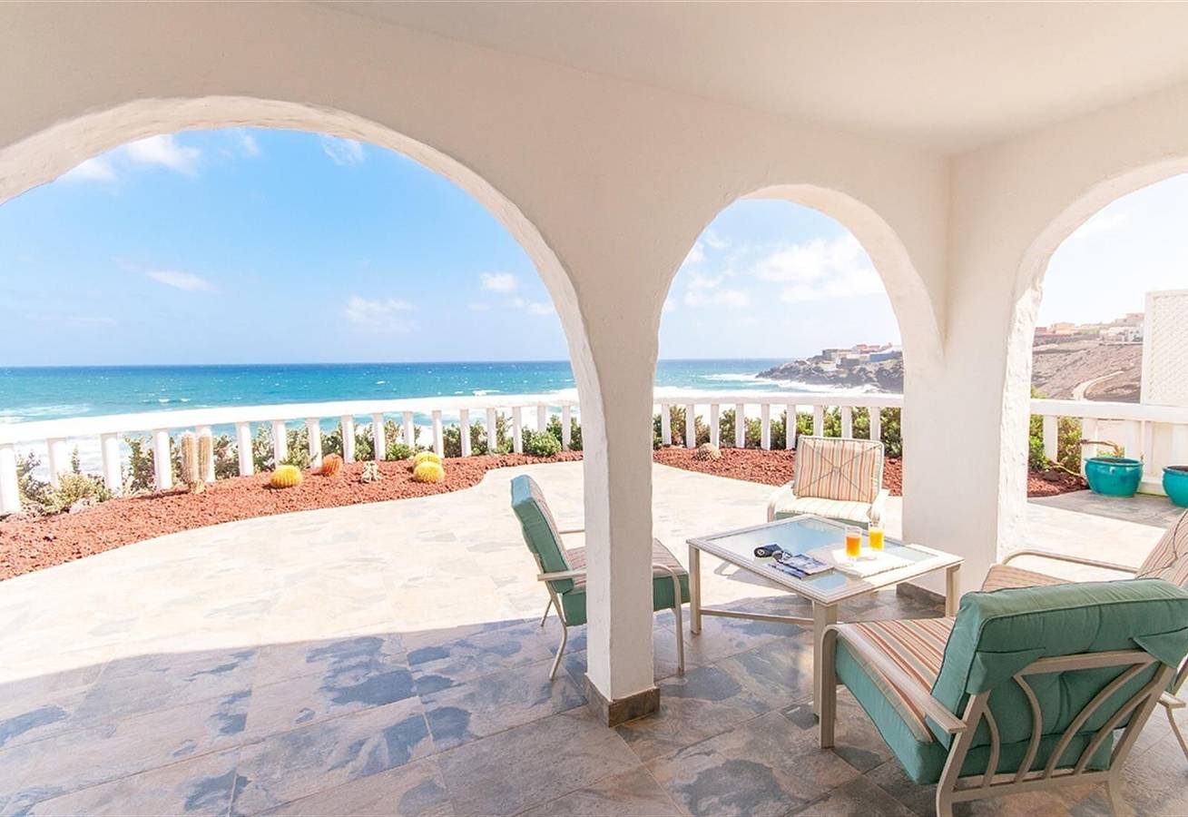 Impresionante villa en la playa con vistas al mar, piscina privada y Wi-Fi in Playa del Hombre, Gran Canaria Este
