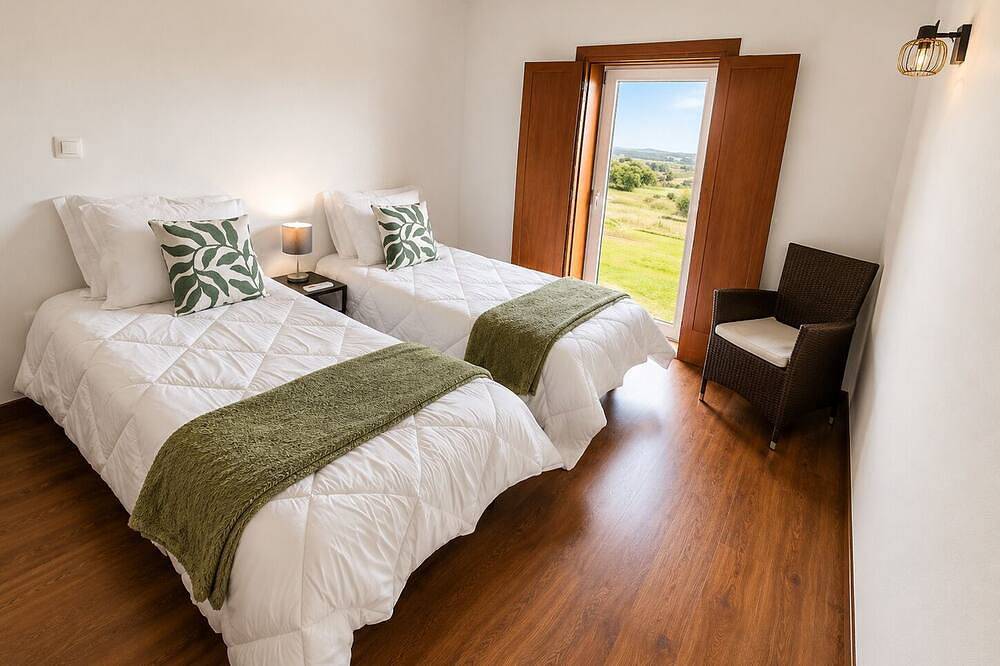 Pouso Du’Vagar is located in Cuba (Baixo Alentejo). The house is a spacious V4. in Cuba, Beja Distrikt
