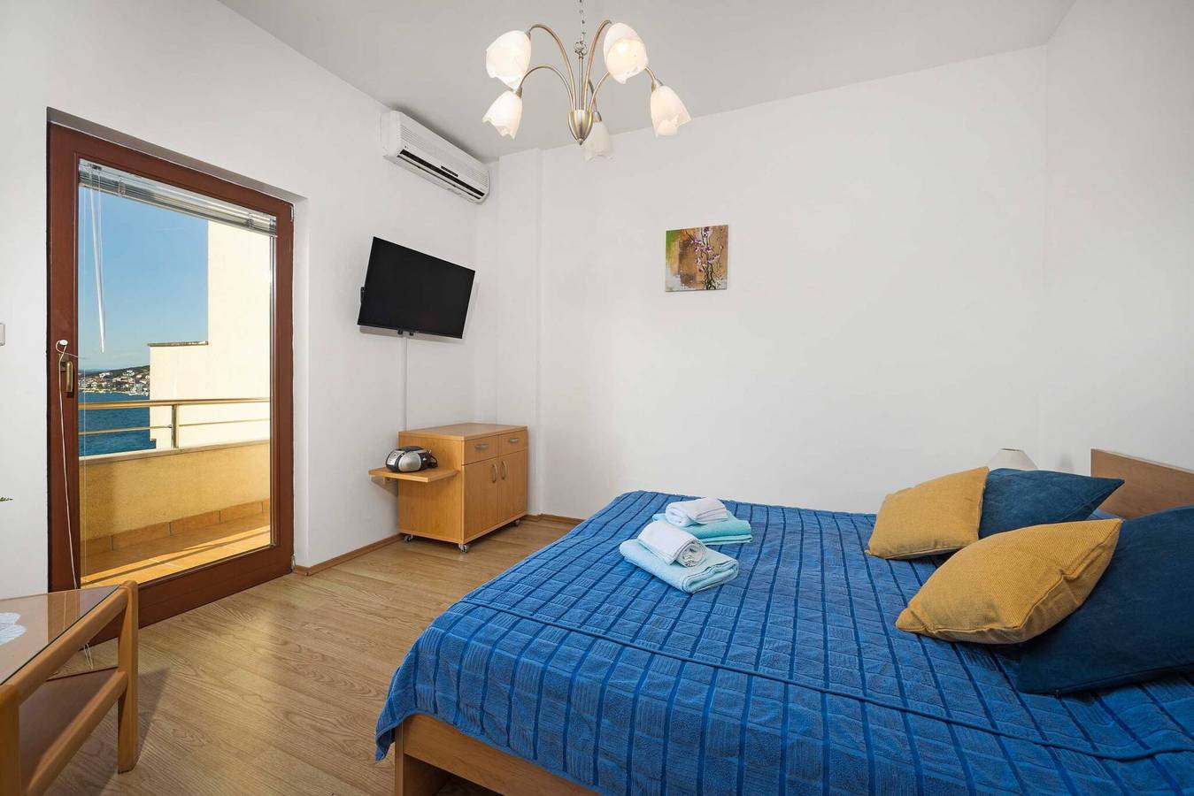 Ganze Wohnung, Apartments Kaina - one bedroom apartment (blue) in Tisno, Murter