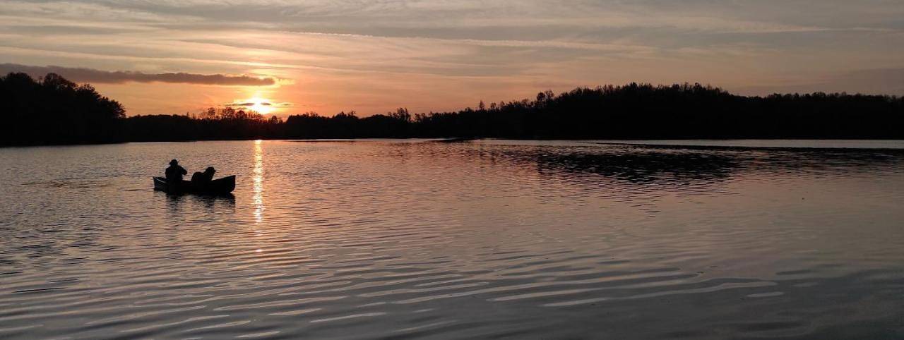Cabanes Lacustra à l'Etang de la Ramade in Flayat, Parc Naturel Régional de Millevaches en Limousin