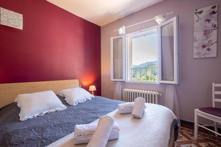 Location de vacances pour 6 personnes, avec terrasse et jardin à Saint-Julien-des-Points - 4