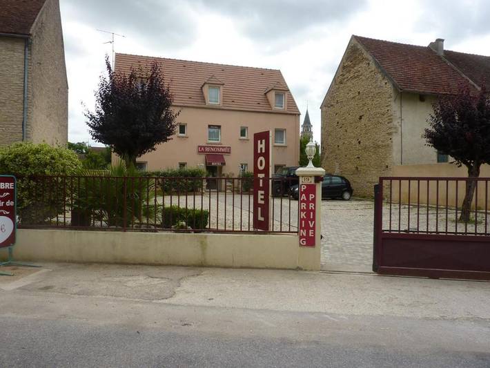 Hôtel pour 4 personnes, avec terrasse et vue à Saint-Père (Yonne) - 2