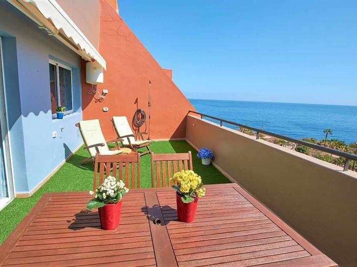 Apartamento para 4 personas, con balcón/terraza y vistas al mar en Radazul