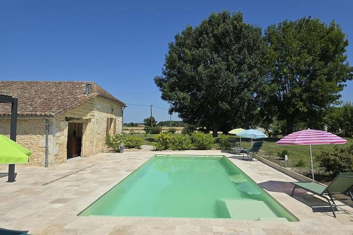 Gîte pour 2 personnes, avec jardin et piscine à Lamonzie-Saint-Martin
