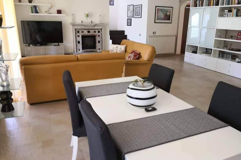 Villa Tiziana, a wonderful oasis of peace and tranquility near Palermo in Monreale, Palermo Provinz