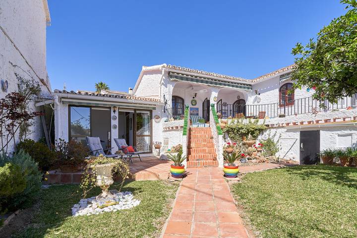 Villa 'Capistrano Village, Casa Halo' with Mountain View, Wi-Fi and Air Conditioning in El Capistrano, Nerja
