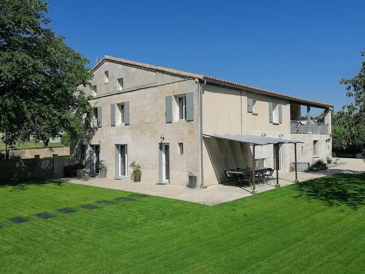 Location de vacances pour 6 personnes, avec Terrasse et Jardin à Magné