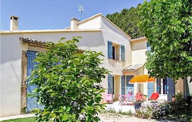 Gîte pour 6 personnes, avec terrasse ainsi que piscine et jardin à Mérindol