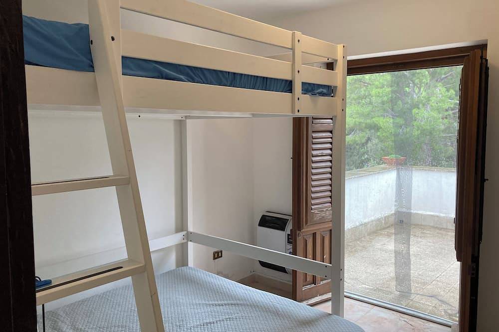 Noravilla with pool between mountains and sea in Altavilla Milicia, Palermo Province