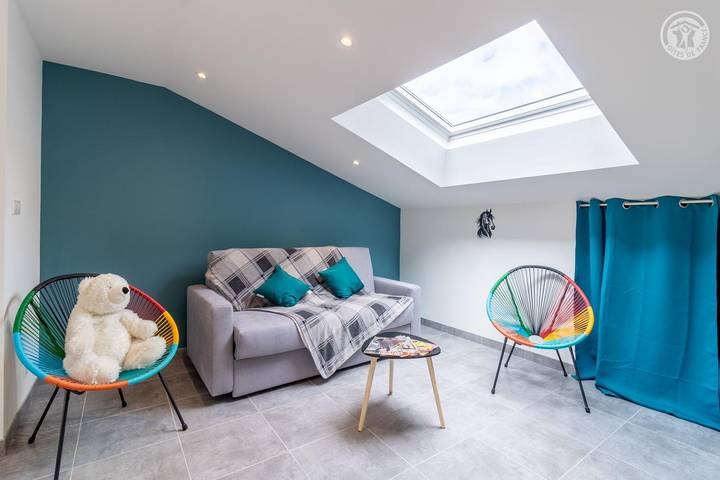 Gîte pour 6 personnes, avec jardin ainsi que piscine et terrasse