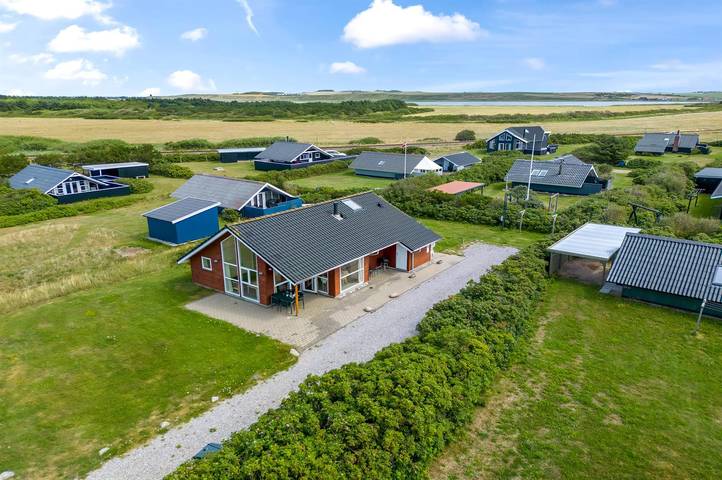 Ferieudlejning for 6 personer, med jacuzzi og terrasse samt sauna i Vejlby Klit