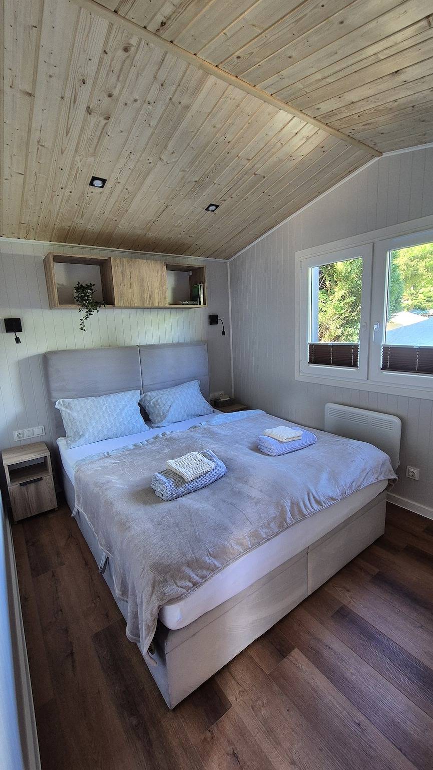 Ferienhaus mit eigenem Boot & 2 Fahrrädern – 100 m zum See | An den Sieben Seen in Garden (Lohmen), Lohmen