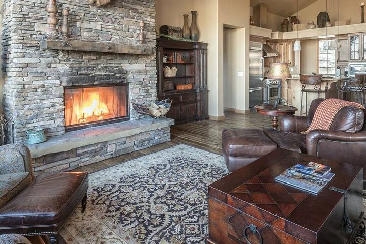 Vacation rental for 10 people, with balcony and hot tub in Big Sky