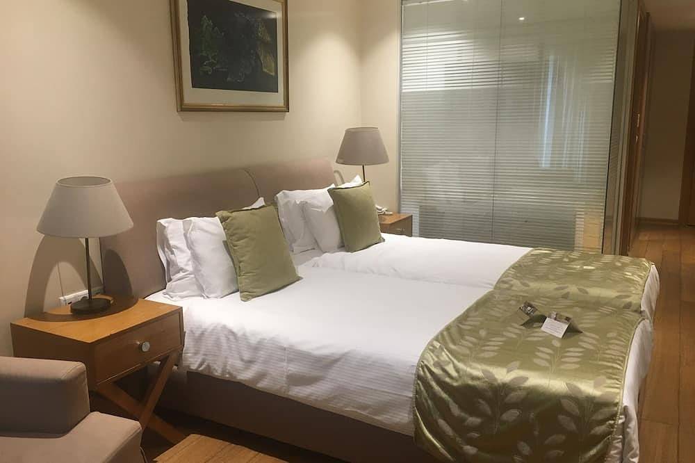 3 rooms connecting  90m2 private suites in nisantasi in Şişli, Istanbul