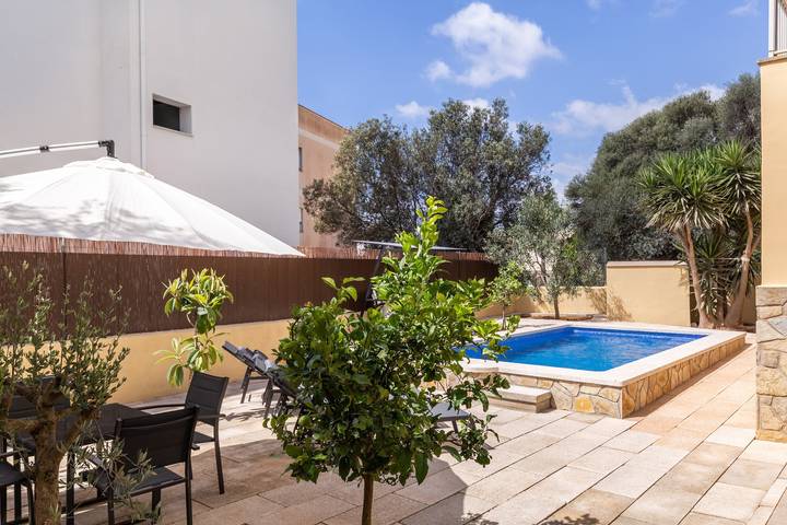 Vacation Home “Calamar 7” with Sea and Mountain View, Rooftop Terrace, Garden & Wifi in Portocolom, Felanitx