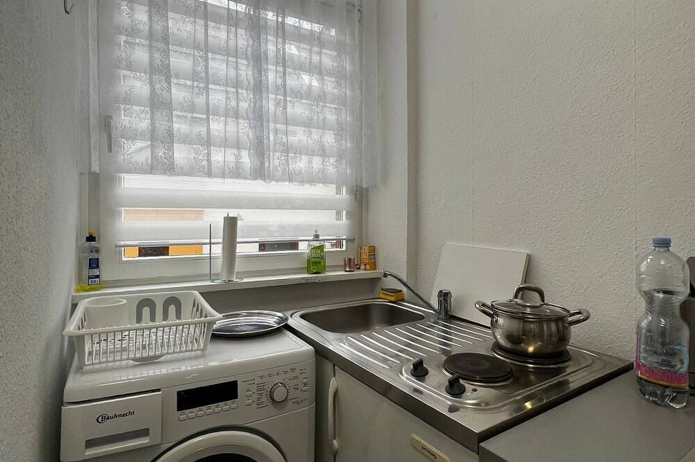 Ganze Wohnung, Kleine Wohnung Erdgeschoss Wiesbaden Stadtmitte in Wiesbaden, Südhessen