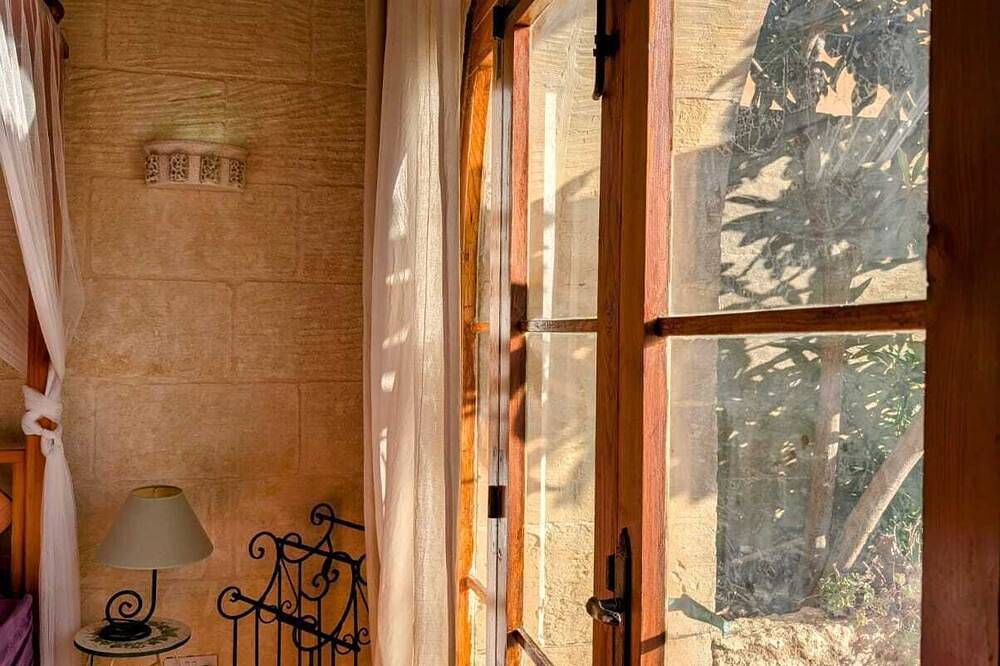 Romantisches Landhaus, 9 Pers., 4 Schlafzimmer, privater Pool, Meerblick, Wifi in Nadur, Gozo
