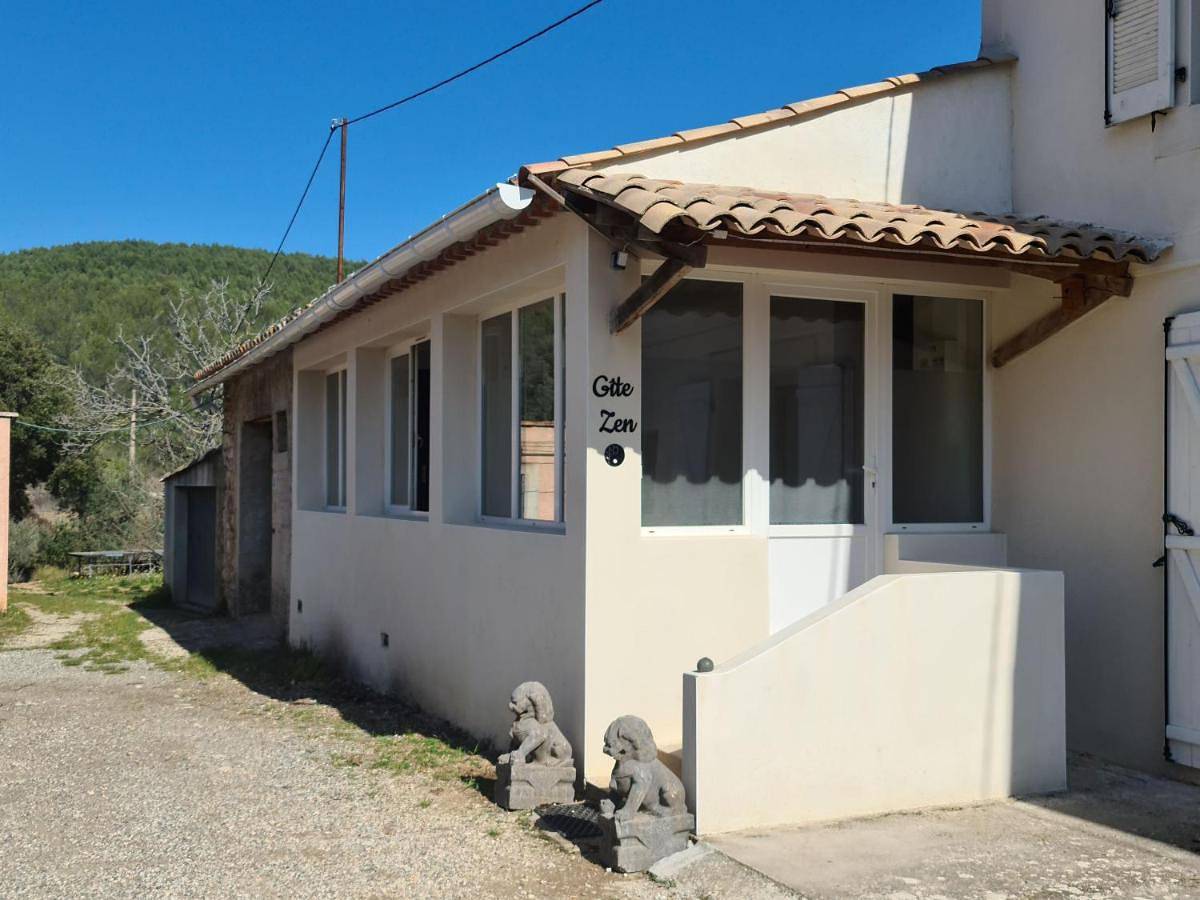 Appartement entier, Two-Bedroom Apartment in Carnoules, Côte méditerranéenne (France)