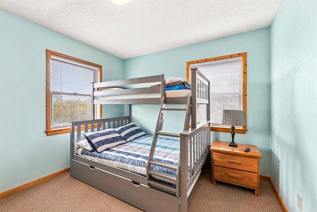 Jive 'n' Whale: Oceanside, 4 Schlafzimmer, kurzer Fußweg zum Strand, Whalehead Community. in Corolla, Currituck County