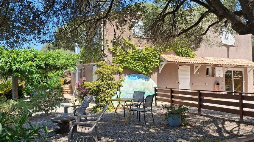 Location de vacances pour 2 personnes, avec piscine ainsi que vue et jardin à Sollacaro - 4