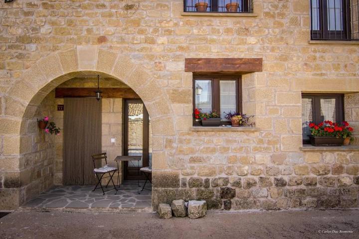 Gîte pour 6 personnes, avec Terrasse et Vue à Ayerbe