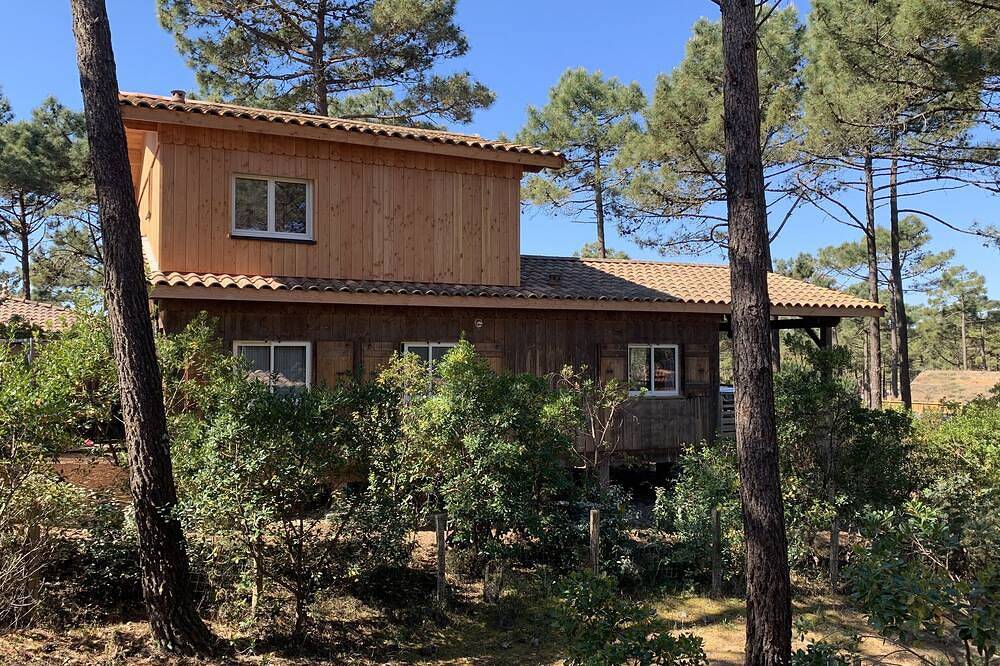 Wooden house close to the ocean in a gated community. in Carcans Plage, Carcans