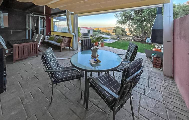 Acogedor apartamento con piscina y chimenea en El Castillo, a 800 m del centro de la ciudad. in El Castillo de las Guardas, Provincia de Sevilla