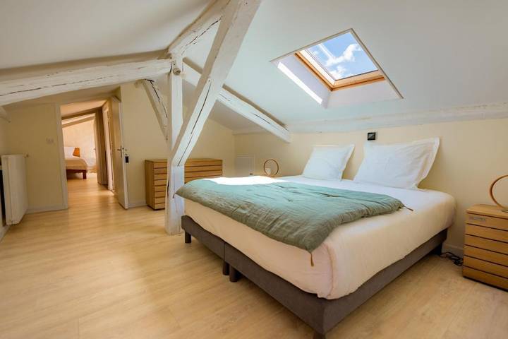 Location de vacances pour 6 personnes, avec vue et jardin ainsi que piscine et sauna, animaux acceptés à Saint-Martial-de-Valette - 3