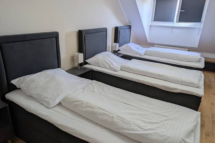 Ganze Wohnung, Moderne Dachgeschosswohnung bis 6 Personen - Parkplatz - Waschmaschine in Coburg, Oberes Maintal - Coburger Land