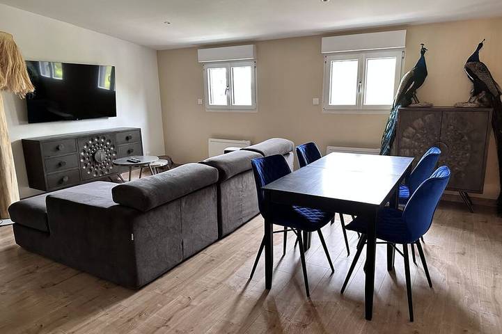 Gîte pour 4 personnes, avec terrasse à Les Attaques