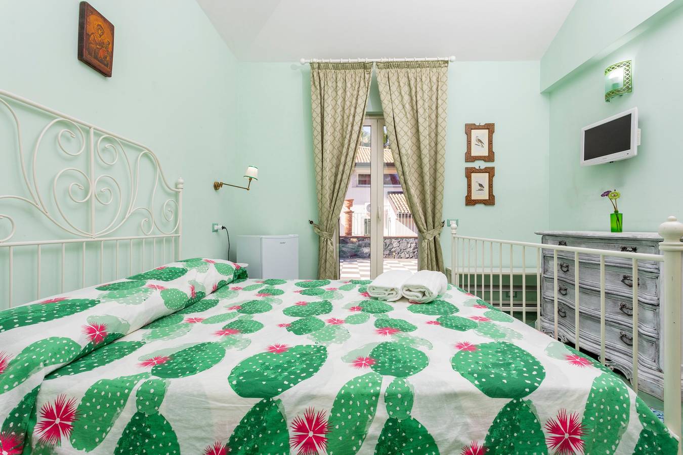 Bed and Breakfast 'Luna' con Vista Mare, Piscina in Comune e Wi-Fi in Calatabiano, Catania e dintorni