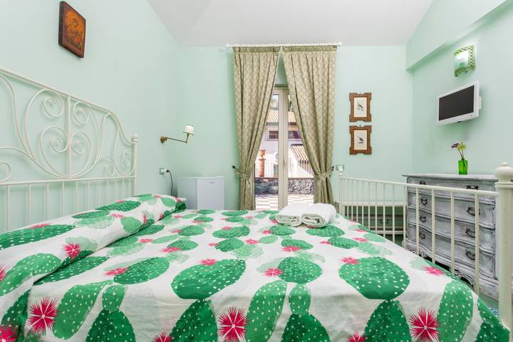 Chambre d'hôtes 'Luna' avec vue sur la mer, piscine commune et Wi-Fi in Calatabiano, Province de Catania